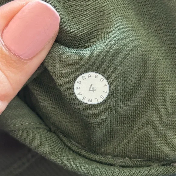 Lululemon Dance Studio Mid-Rise Pant
Regular Green Athletic Sz 4 GUC - Picture 9 of 10